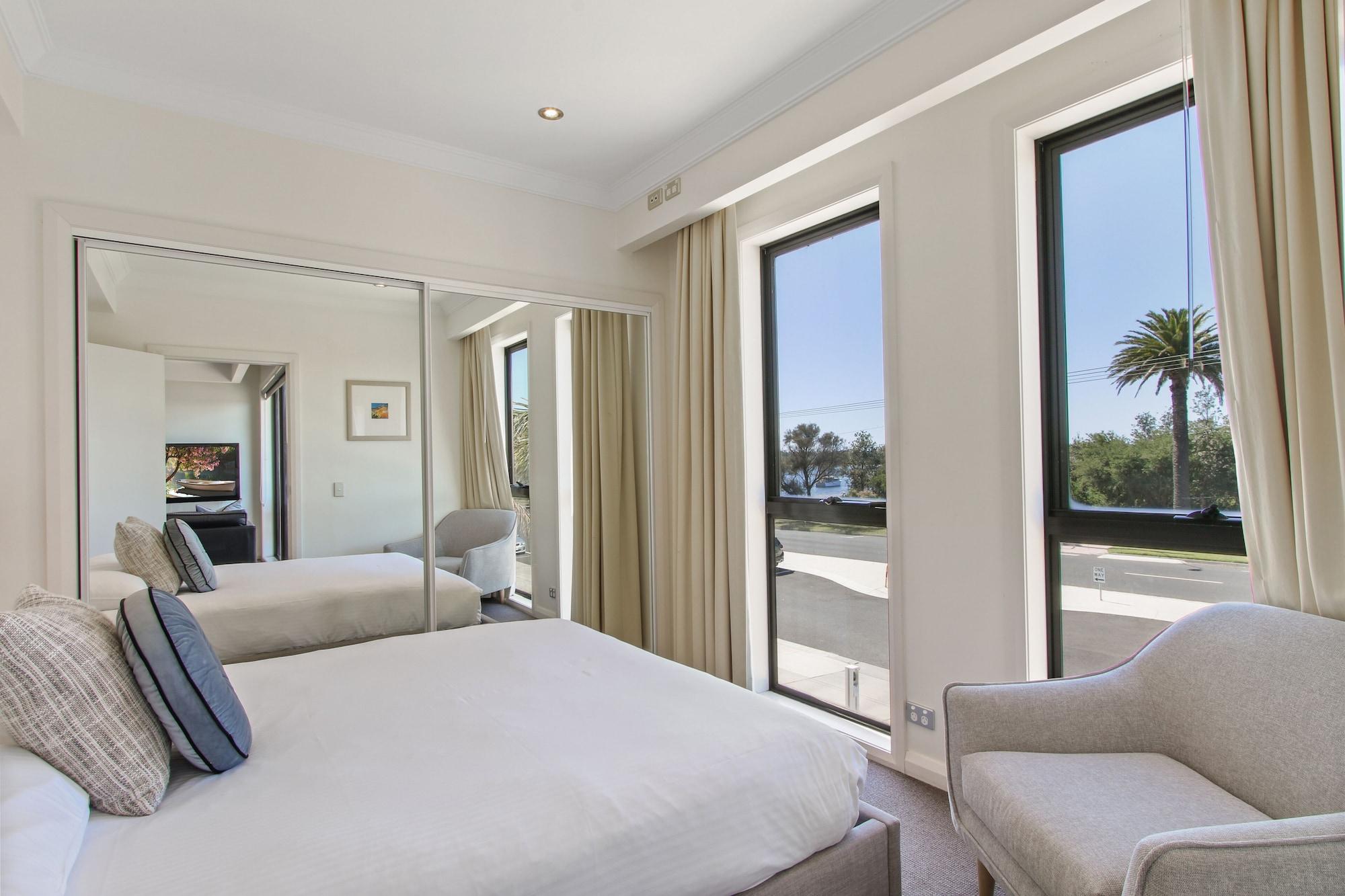The Esplanade And 4*