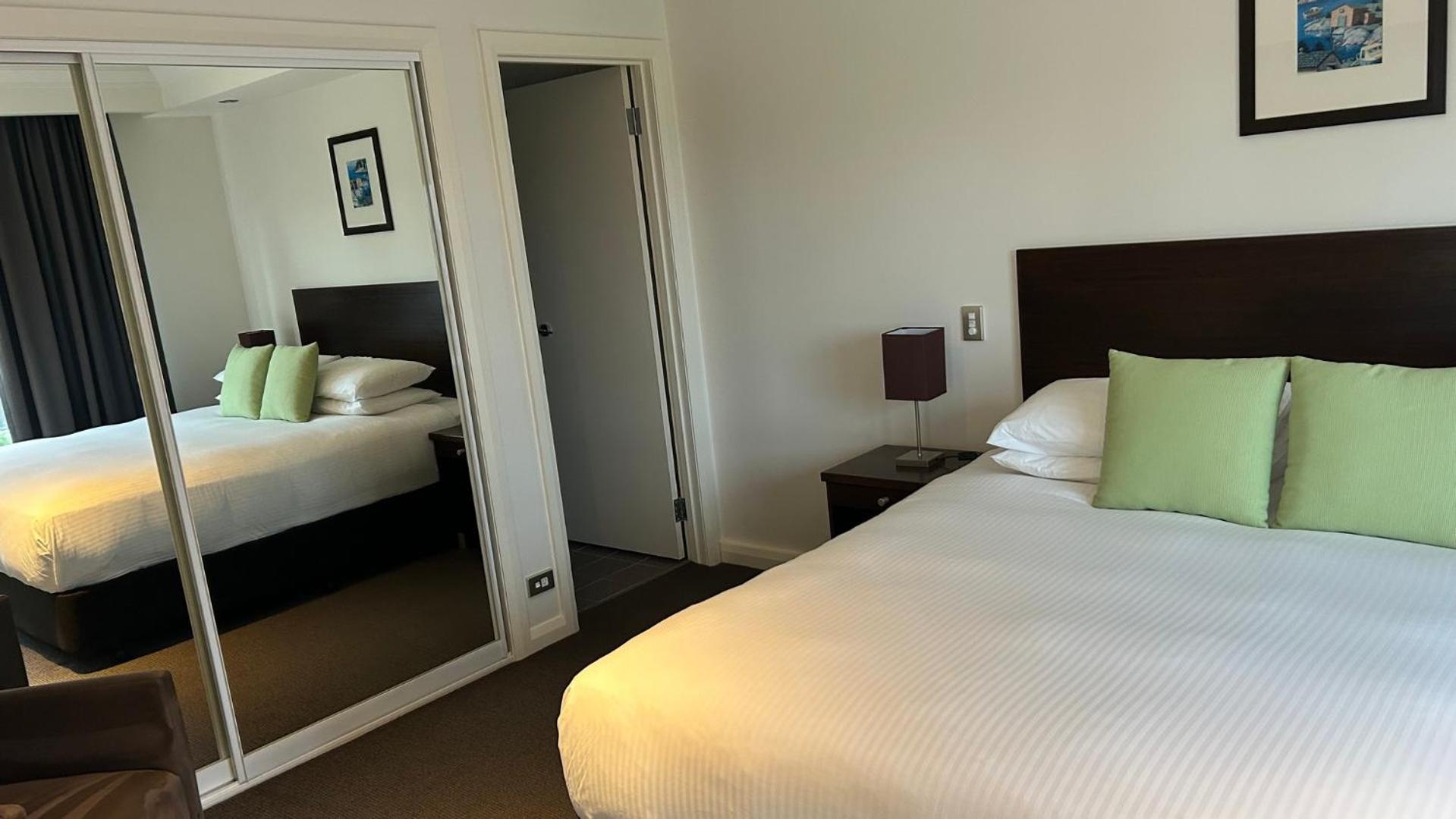 The Esplanade And 4* Lakes Entrance